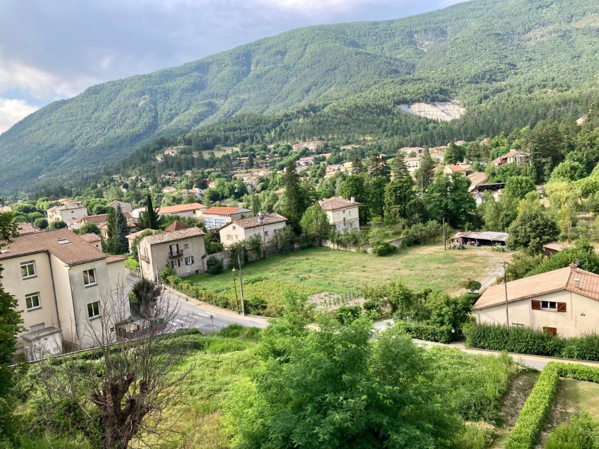 Charmant Appartement Dans Joli Village D'Annot Dış mekan fotoğraf